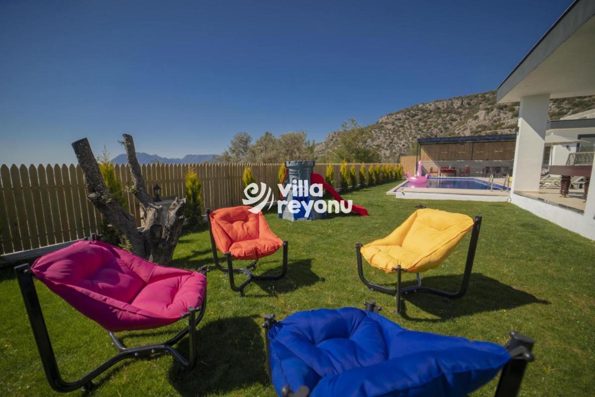 Tutku - 3 bedroom Secluded Private Villa with Jacuzzi in Kalkan - image 3