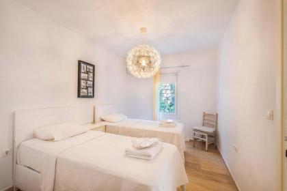 Aisha Apart Sea View - image 22