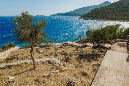 Kalkan'da Denize Sıfır Özel Plaj ve İskeleli Villa