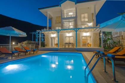 Kalkan'da Denize Sıfır Geniş Lüks Villa-Özel Plaj - image 24