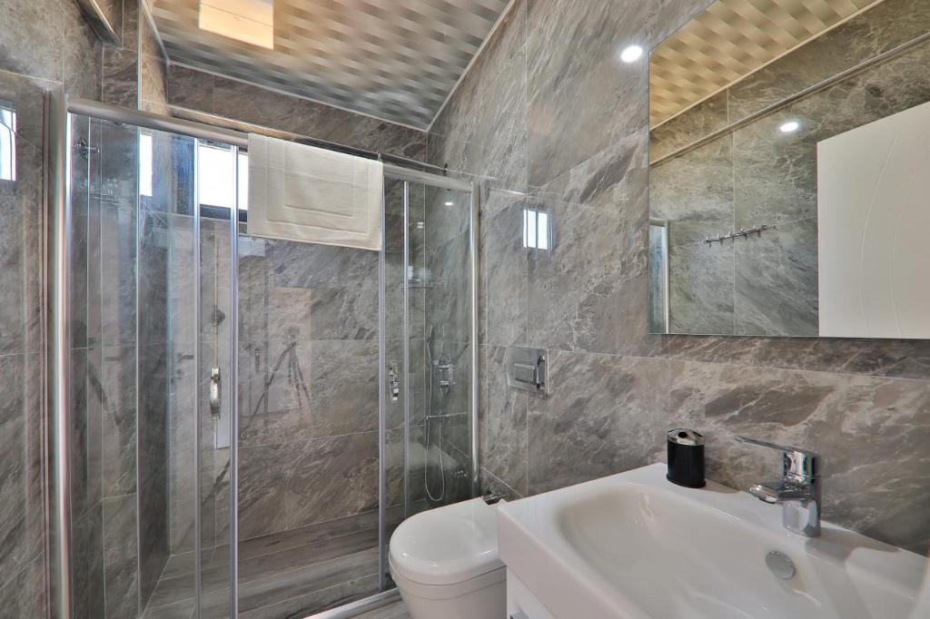 Charming Villa with Private Pool in Kas - image 6