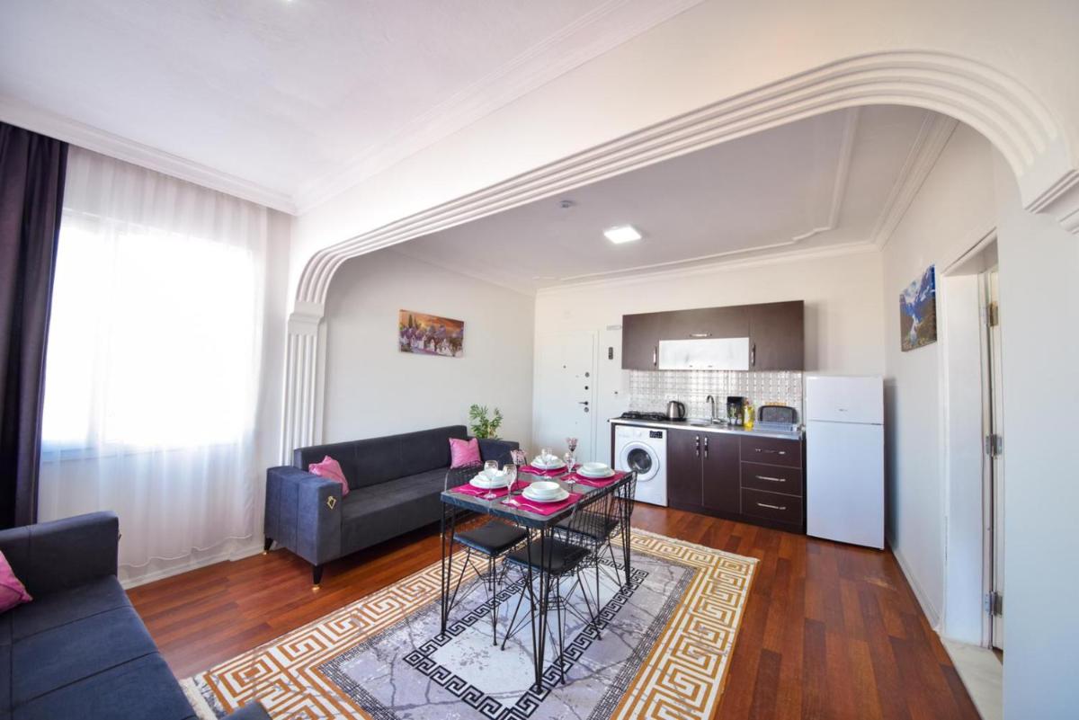 BILGINER APART - main image