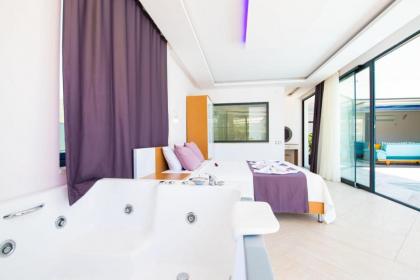 Dreamy Villa with Private Pool and Jacuzzi in Kas - image 12