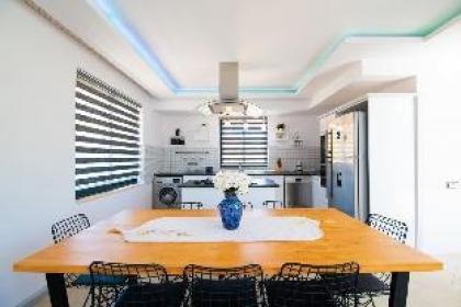 Dreamy Villa with Private Pool and Jacuzzi in Kas - image 3