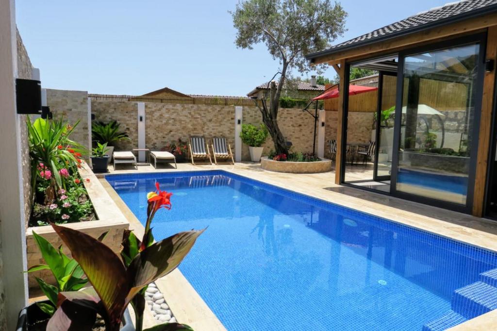 Marvelous Villa with Jacuzzi in Kalkan - image 3