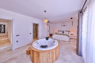 Villa Lizya - Brand new villa with jacuzzi and close to town and beach - image 3
