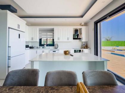 Kalkan'da Deniz Manzaralı Villa - image 22