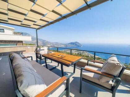 Kalkan'da Deniz Manzaralı Villa - image 24