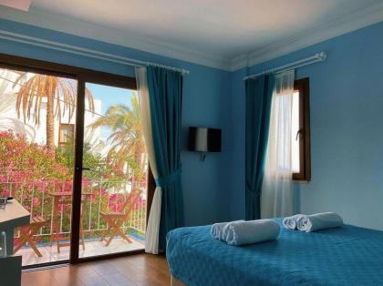 Marquis Blue Hotel - image 15