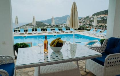 Marquis Blue Hotel - image 3