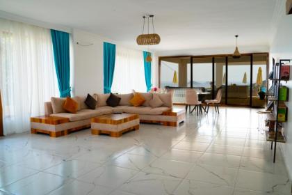 Marquis Blue Hotel - image 4