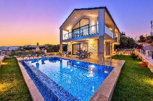 Luxury Sea View Villa w Pool By The Sea in Antalya - image 2