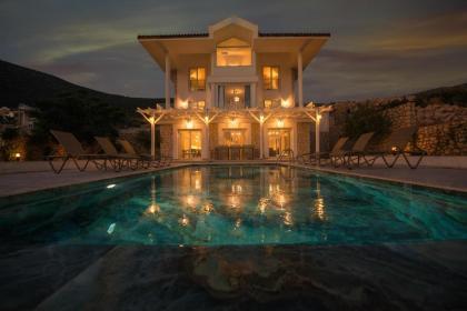 Kalkan Kalamar Koyunda Denize Özel Platformu Olan Eşsiz Villa Elana
