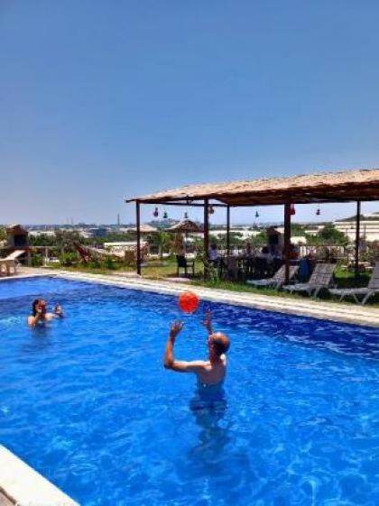 Bu Bunglow Hotel - image 1