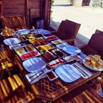 Bu Bunglow Hotel - image 8